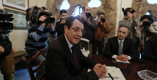 Συμφωνία για τη διάσωση της Κύπρου με τις ευλογίες του Eurogroup – Με "κούρεμα" καταθέσεων σώζωνται τράπεζα Κύπρου και ταμεία Πρόνοιας