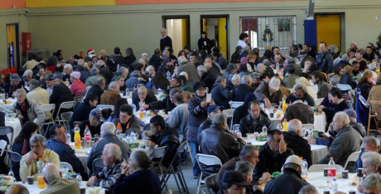 Γεύμα αγάπης για τους απόρους από τον Δήμο Αθηναίων -Εκατοντάδες συνάνθρωποι μας στο Ρουφ Πηγή: Γεύμα αγάπης για τους απόρους από τον Δήμο Αθηναίων - Εκατοντάδες συνάνθρωποι μας στο Ρουφ