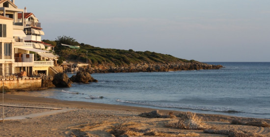 Ηλεία: Οκτώ παραλίες κινδυνεύουν με συρματόπλεγμα λόγω ΤΑΙΠΕΔ