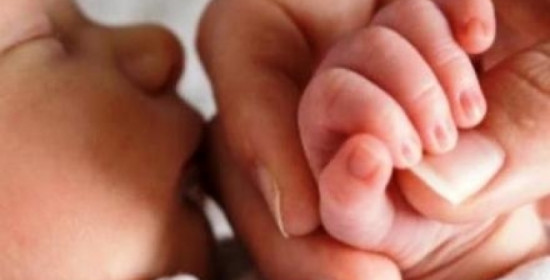 Αμαλιάδα: "Βιαστικό" μωρό γεννήθηκε στο . . . δρόμο
