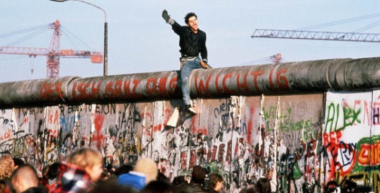 25 χρόνια από την πτώση του Τείχους του Βερολίνου: Το πιο ισχυρό σύμβολο του ψυχρού πολέμου είναι ορατό ακόμα από το Διάστημα
