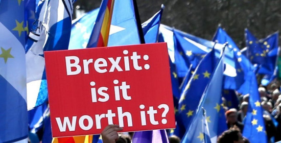 Financial Times: Βρετανία . . . όπως η Ελλάδα μετά το δημοψήφισμα του 2015