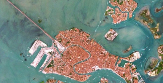 Τα διασημότερα κανάλια του κόσμου σε φωτογραφίες από το διάστημα
