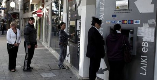 Κύπρος: 6.000 φυσικά και νομικά πρόσωπα "τράβηξαν" εκατομμύρια ευρώ από τις Τράπεζες