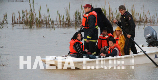Η διάσωση μάνας και παιδιών στον ποταμό Ενιππέα - Αποκλειστικές εικόνες και βίντεο HD