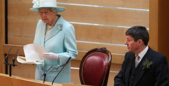 Ηρεμία και σκέψη πριν την επόμενη κίνηση για το Brexit ζητά η Βασίλισσα Ελισάβετ