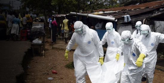 Για 10.000 νέα κρούσματα Έμπολα κάθε βδομάδα προειδοποιεί ο ΠΟΥ