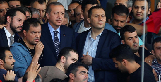 Η κατάσταση ξεφεύγει: Ο Ερντογάν ξηλώνει το Δημόσιο, του ζητούν εκτελέσεις