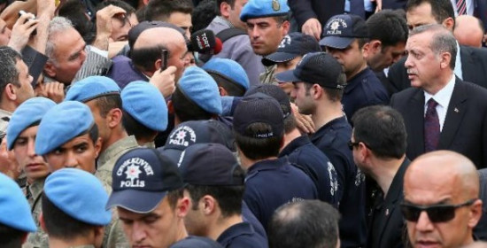 Στις φλόγες η Τουρκία: Οργή κατά Ερντογάν μετά τους 238 νεκρούς στο ορυχείο