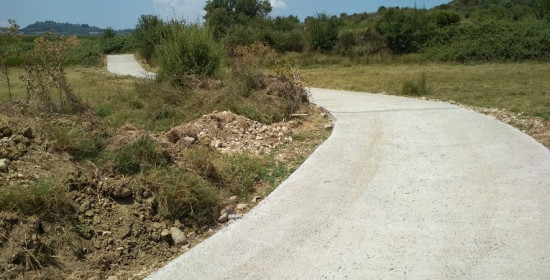 Συνεχίζονται οι τσιμεντοστρώσεις αγροτικών δρόμων σε Τοπικές Κοινότητες της Πηνείας, μέσω των έργων του Ταμείου Μολυβιάτη