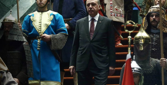 Ερντογάν ο . . . μεγαλοπρεπής και η στρατιά των οθωμανών φρουρών