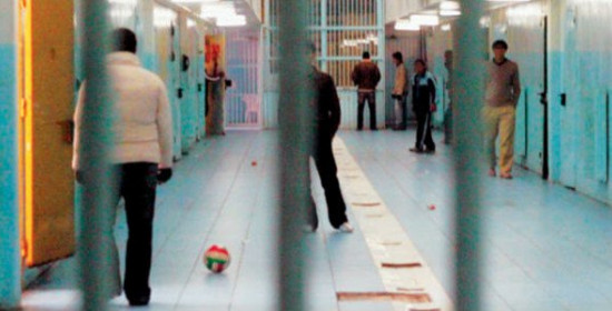 Αναβρασμός σε τέσσερις φυλακές μετά το θάνατο του ισοβίτη