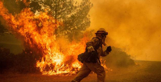 Καθηγητής παν. Πενσιλβάνια: Η κλιματική αλλαγή κρύβεται πίσω από τις καταστροφικές πυρκαγιές 