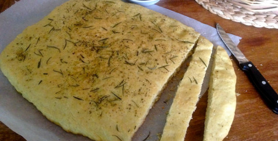 Η συνταγή της ημέρας: Φοκάτσια (ιταλικό ψωμί) με δεντρολίβανο και ρίγανη