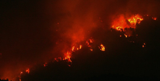 Ολονύχτια μάχη με τις φλόγες στην Κέρκυρα