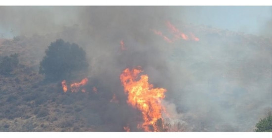 Ανεξέλεγκτη η φωτιά στην Κρήτη - Εκκενώνονται οικισμοί