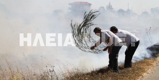 Πύργος: Οι φλόγες έφτασαν στις αυλές των σπιτιών στα Τραγανό (photos & video)