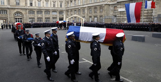 Επιθέσεις στο Παρίσι: Θρήνος στις κηδείες των θυμάτων σε Γαλλία, Ισραήλ