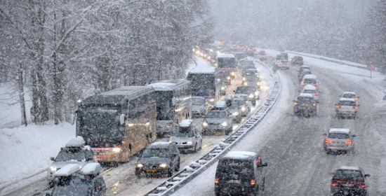 Γαλλικές Άλπεις: Χάος με χιλιάδες εγκλωβισμένους τουρίστες στο χιόνι