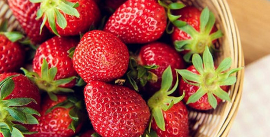 Αυτά είναι τα δώδεκα πιο μολυσμένα φρούτα και λαχανικά