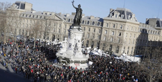 To Παρίσι πρωτεύουσα του κόσμου - Αρχίζει η σιωπηλή πορεία