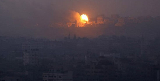 Γάζα: Ανελέητοι βομβαρδισμοί σε καταφύγια προσφύγων