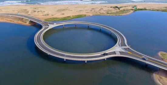 Εσείς μπορείτε να φανταστείτε γιατί έχτισαν αυτήν τη γέφυρα κυκλική; 