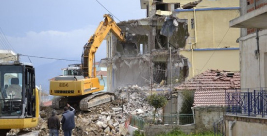 Ο απολογισμός του σεισμού: Κατεδαφιστέα 200 κτίρια στη Κεφαλονιά! – Πού "σκαλώνει" η δημιουργία εργατικών κατοικιών;