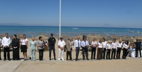 Κυματίζει η γαλάζια σημαία στην ακτή του Grecotel Κυλλήνης