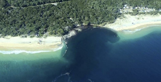 Η Πύλη της Κόλασης στην Αυστραλία: Τεράστια τρύπα καταπίνει παραλία στο Κουίνσλαντ (βίντεο)