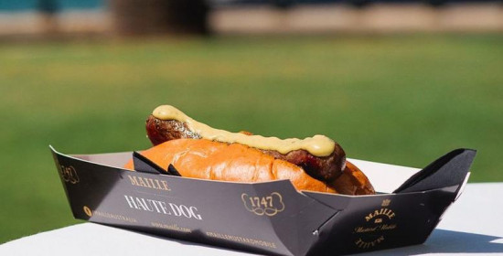 Ποια χώρα απαγόρευσε το όνομα hot dog ως αποπροσανατολιστικό