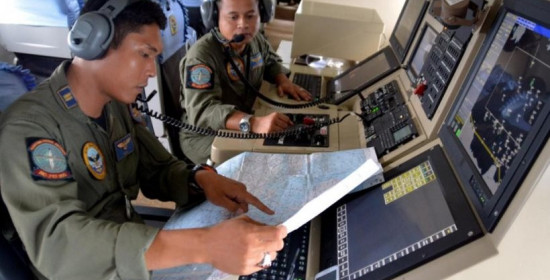 Πιθανότατα στον "πάτο του ωκεανού" το αεροσκάφος της AirAsia λένε οι Ινδονήσιοι