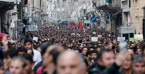 Διεθνής κατακραυγή για την κυβέρνηση Ερντογάν. Χιλιάδες διαδηλωτές σε όλη την Ευρώπη για την επίθεση στην Άγκυρα