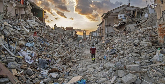 "Η πόλη μας τελείωσε": Σκηνές καταστροφής από τον τριπλό σεισμό στην Ιταλία