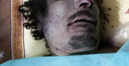 Οι τελευταίες στιγμές του Καντάφι (video - σοκ)