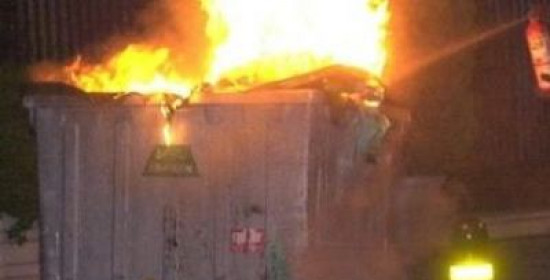 Πύργος: Έκαψαν οχτώ κάδους σε γειτονιά της πόλης