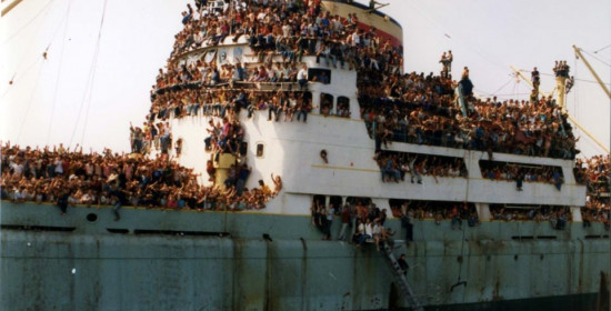 Πρόταση-πρόκληση από Αυστρία και Ιταλία: Οι μετανάστες να κρατούνται πάνω στα πλοία