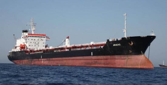 Λιβυκός στρατός: Το ελληνικό δεξαμενόπλοιο "Araevo" που βομβαρδίστηκε στη Ντέρνα μετέφερε Ισλαμιστές