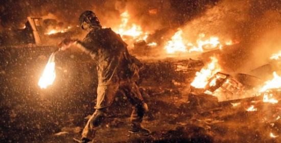 Φωτιά και αίμα στο Κίεβο: Τουλάχιστον 25 νεκροί – Στα πρόθυρα εμφυλίου η χώρα
