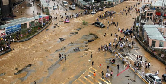 Σε κατάσταση έκτακτης ανάγκης επαρχία της Κίνας μετά τις φονικές πλημμύρες