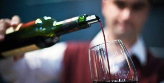 Πόσα λίτρα κρασί πίνουν οι Ευρωπαίοι - Στην όγδοη θέση η Ελλάδα