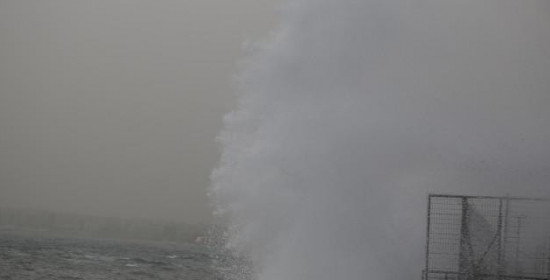 Θρίλερ ανοιχτά της Μυκόνου: Επιβατηγό-οχηματαγωγό πλοίο πλέει ακυβέρνητο