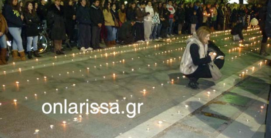 Σιωπηλή διαμαρτυρία για τον θάνατο των 2 φοιτητών στη Λάρισα
