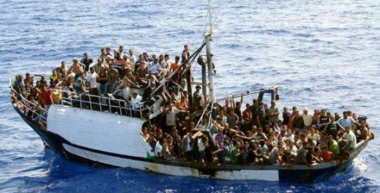 "Σήμα κινδύνου" από πλοίο με 700 παράνομους μετανάστες δυτικά της Κέρκυρας