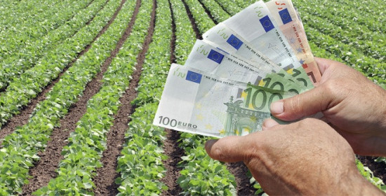 Τορπίλη Κομισιόν: Να πληρώσουν 700.000 αγρότες τα "δώρα Χατζηγάκη"