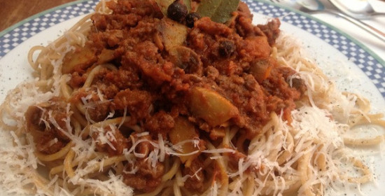 Η συνταγή της ημέρας: Μακαρόνια με κιμά ή spaghetti bolognese by Betty