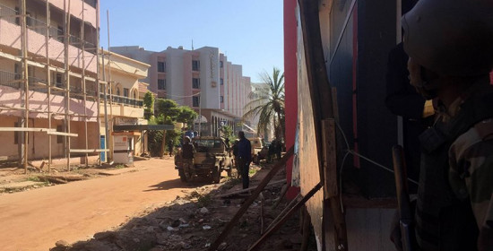 Επίθεση ενόπλων σε ξενοδοχείο στο Μάλι - Πήραν 170 ομήρους!