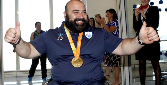 Πάτησαν . . . Ελλάδα οι ήρωες της Παραολυμπιακής ομάδας - Επική εμφάνιση Μάμαλου