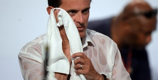 Κανείς δεν μπορεί να πει ότι ο Γάλλος πρωθυπουργός δεν 'ιδρώνει τη φανέλα' 