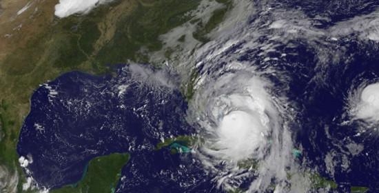 Τρόμος στις ΗΠΑ: Ο τυφώνας Μάθιου ενισχύθηκε σε κατηγορία 4 - Ξεπέρασαν τους 100 οι νεκροί